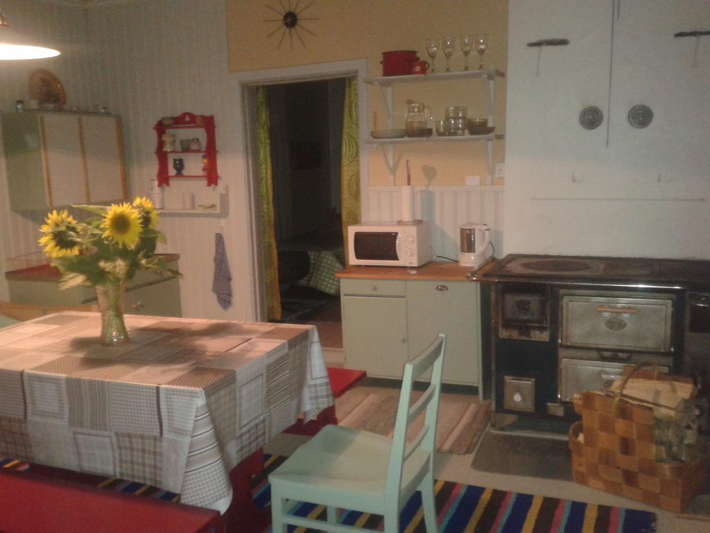 Levomaeki Farm Cottages Ypaja 객실 사진